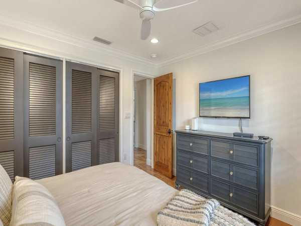 Lido Key Three Bedroom Vacation Home With Pool Walk To Beach